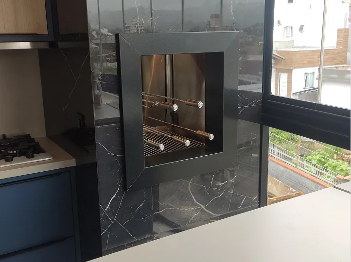 Churrasqueira sob medida em inox 304 instalada em Laurentino, SC