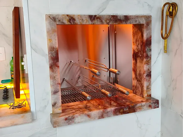 Churrasqueira sob medida em inox 304 instalada em Penha, SC